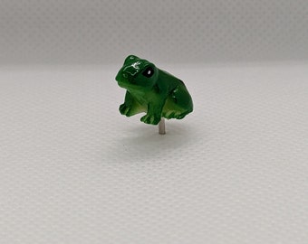 Frosch-Anstecknadel aus Kunstharz – Kleintieraccessoire