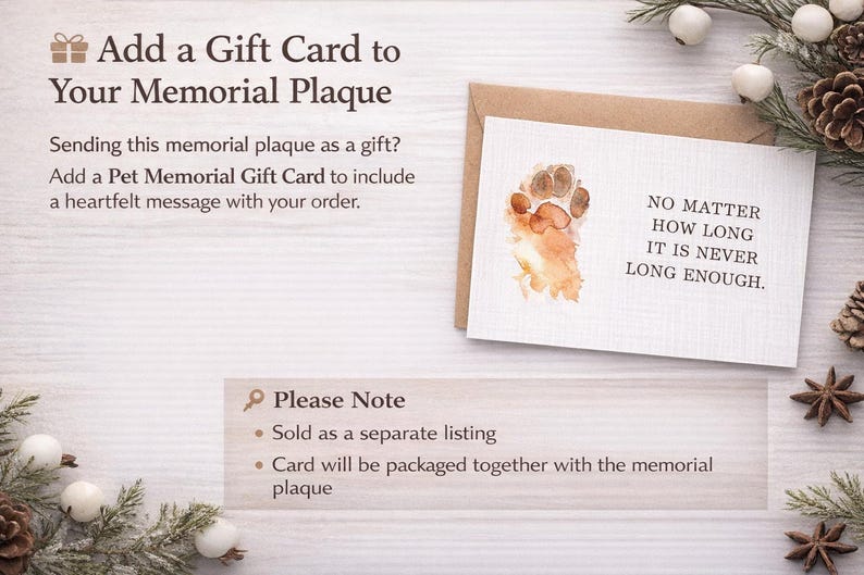 Puede incluir: Una tarjeta de felicitaci&oacute;n blanca con una huella de pata en acuarela marr&oacute;n y el texto 'NO MATTER HOW LONG IT IS NEVER LONG ENOUGH.' La tarjeta est&aacute; en un sobre marr&oacute;n. El texto en la imagen dice 'Add a Gift Card to Your Memorial Plaque'.
