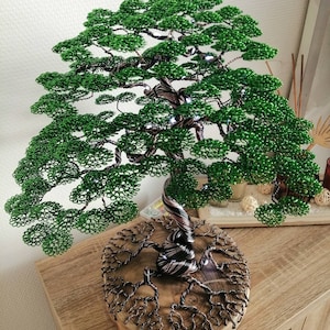 Leuchtende Bonsai-Baum-Skulptur aus grünem Aluminiumdraht