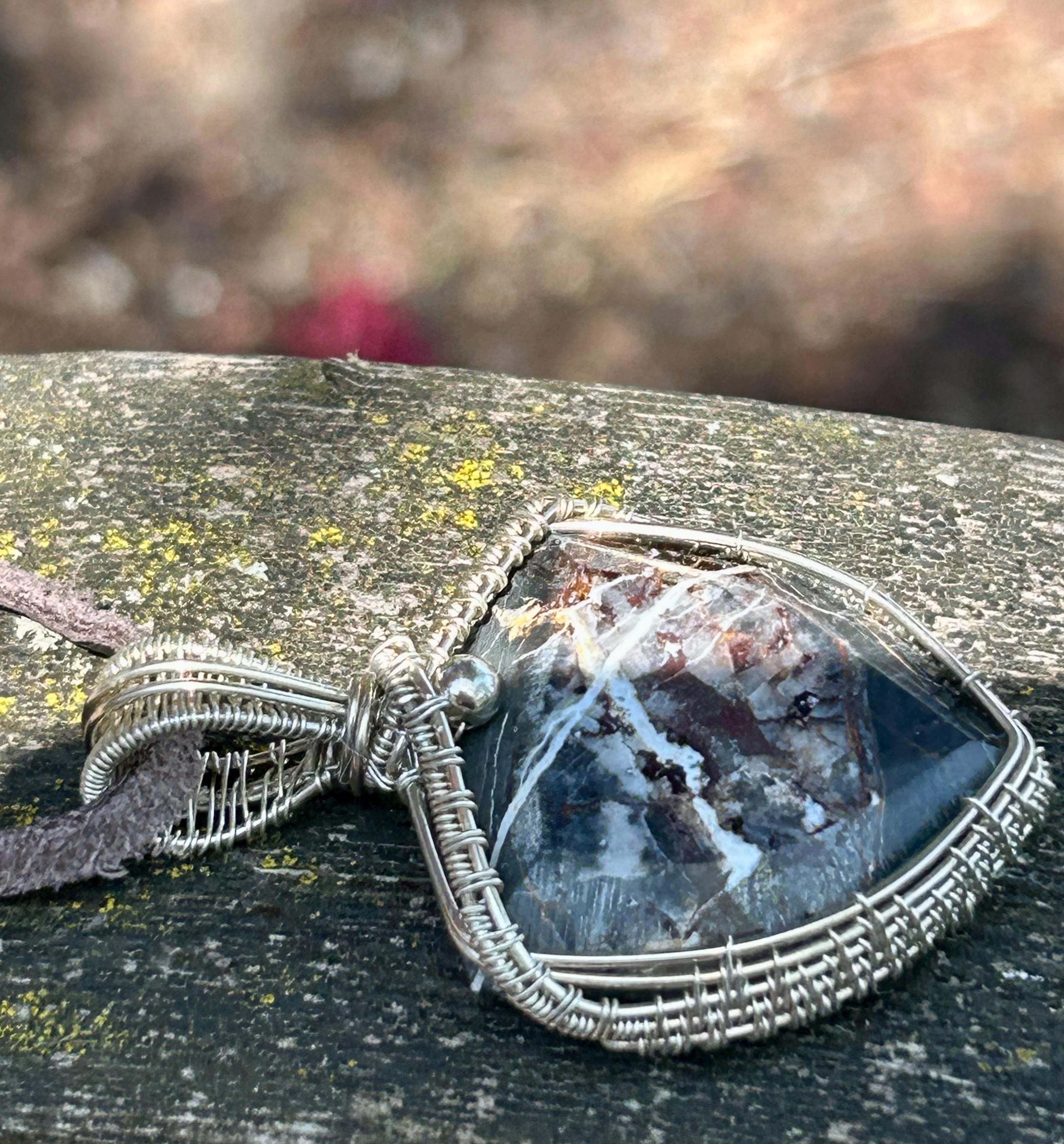 アルゲンティウムのシルバーワイヤーで巻かれたアリゾナ産ワイルド