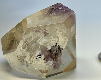 宝石のようなピンクラベンダークンツァイト、アップルグリーン