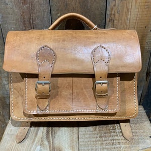 Cartable en mallette Veg Tan et sac à dos. 100% Cuir Réel. fait main. Sac à main. gibecière.