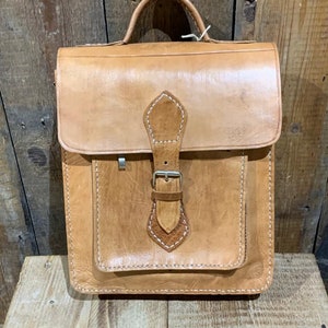 Plecak biurowy Cartable w kolorze veg tan. 100% prawdziwej skóry. Ręcznie robiony. Plecak. Torba na ramię. Torba podróżna. Torba na laptopa.