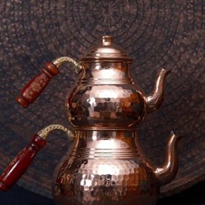 Théière turque en cuivre avec manche en bois, bouilloire traditionnelle en cuivre martelé Copper