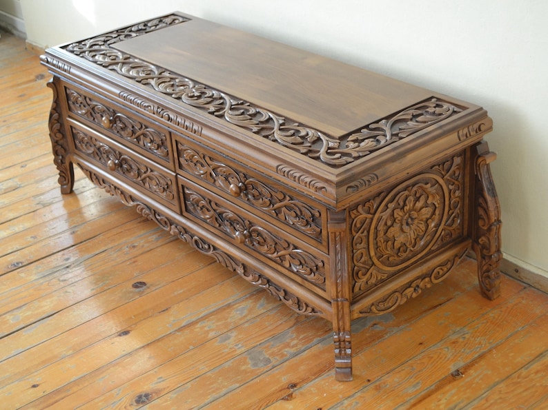 Mueble de TV de madera de nogal con 4 cajones, estilo rústico de granja, mueble para TV tallado a mano imagen 1