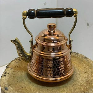 Théière turque en cuivre, bouilloire en cuivre gravée à la main avec manche en bois