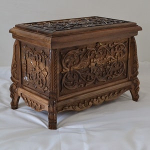 Walnut Wood Storage Box, Turkish Traditional Hand Carved Wooden Storage Trunk Coffee Table, Blanket Bride Chest