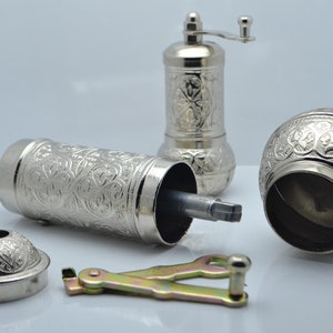 Set med 2 kaffekvarnar, traditionell turkisk salt- och pepparkvarn, manuell kvarn bild 10