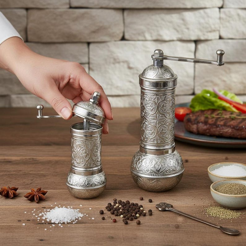 Set med 2 kaffekvarnar, traditionell turkisk salt- och pepparkvarn, manuell kvarn bild 13