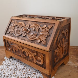 Walnut Wood Bread Box, Hand Carved Wooden Bread Box, Farmhouse Home Decor, Bread Storage Container, Wooden Kitchen Storage