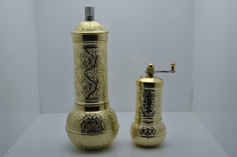 Set med 2 kaffekvarnar, traditionell turkisk salt- och pepparkvarn, manuell kvarn Golden Set