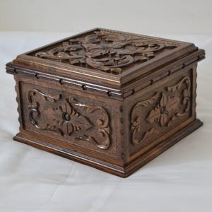 Walnut Wood Jewelry Makeup Box, Turkish Traditional Hand Carved Keepsake Box with Hidden Key Compartment & Secret Lock