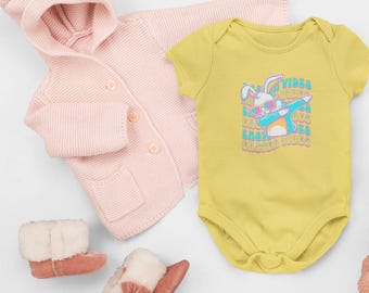 Body de bebé con vibraciones de Pascua, ropa bonita para bebé, regalo para nuevos padres, regalo para baby shower, moda de primavera, primera Pascua del bebé, mono de Pascua