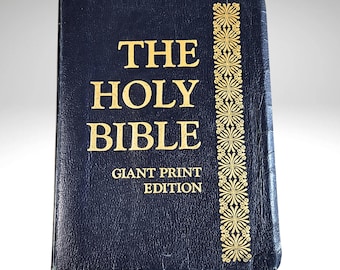 Edición de letra grande de "La Santa Biblia" de 1975.