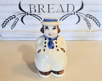Vintage 1930 Shawnee Potter Dutch Boy Salt o Pepper Shaker - Muy viejo