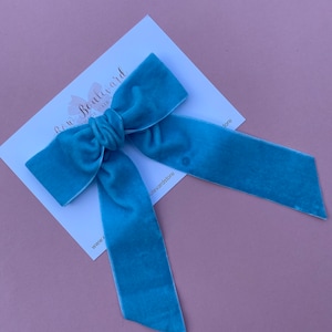 Himmelblaue Samtschleife
