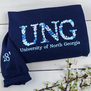 Sudadera universitaria personalizada con bordado floral, camiseta con letras florales, camiseta universitaria con flores, camiseta de secundaria, regalo de graduación, hermandad