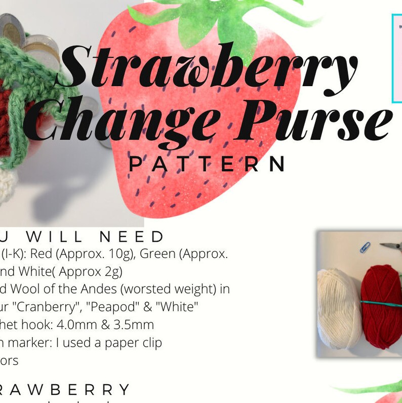 Pode incluir: Um padr&atilde;o de croch&ecirc; para uma carteira de moedas de morango. A imagem apresenta uma grande ilustra&ccedil;&atilde;o de morango vermelho com o texto "Strawberry Change Purse Pattern". A imagem tamb&eacute;m mostra os materiais necess&aacute;rios, incluindo fios vermelho, verde e branco.