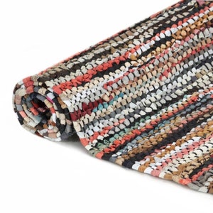Alfombra de trapo chindi multicolor con borlas negras