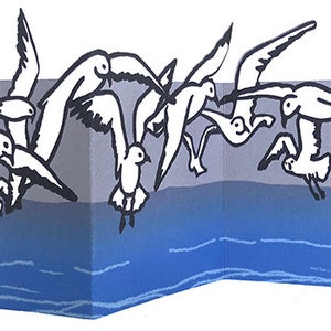 Biglietto ritagliato a fisarmonica con stormo di gabbiani - biglietto di auguri, mare, uccelli, spiaggia, vacanza