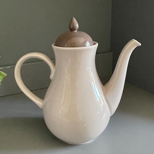 Poole Pottery Coffee Pot, Concert Collection, Harmonies Glaze Coffee/Almond (2.5 Pints)
