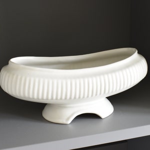 Dartmouth Pottery White Mantle Vase, Satin Glaze, Medium Sized Ribbed Boat Shape, Classical Style, Vintage 1950s - 25.5cm Wide
