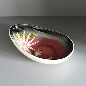 Australian pottery oval dish, hand-painted flannel flower with a rich warm purple and black ombre glaze, c1940s-1950s - 17.25cm