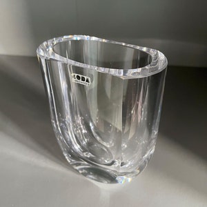 Boda Sweden clear crystal glass vase, Modernist design, original label & signed Boda on base, vintage 1960s - 11.5cm