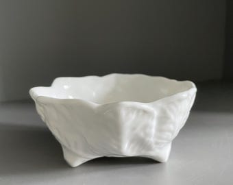 Azucarero abierto Wedgwood Countryware, plato de porcelana fina con tres patas (4,5")