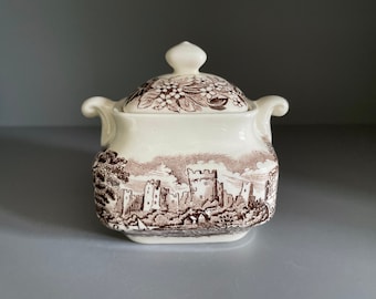 Englische Keramik Geschirr bezogene Zuckerdose im malerischen Castles Muster, braune Transferware, Schnörkelgriffe c. 1973-1994 - 3,5" hoch