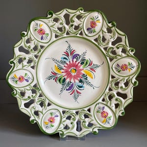 Plato de pared extragrande de cerámica portuguesa RCCL, con decoración floral pintada a mano - 29,5 cm