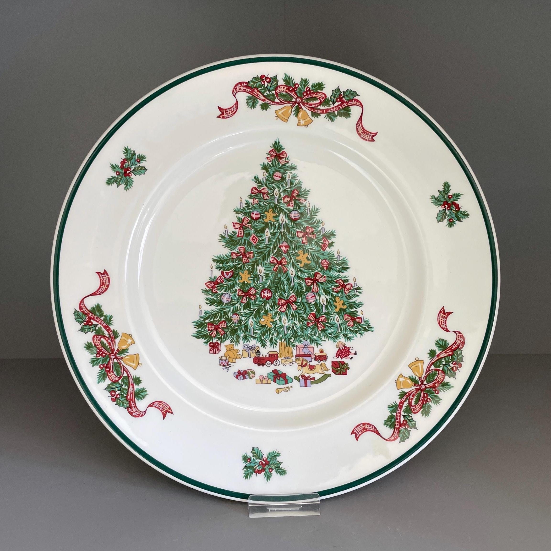 Johnson Bros Victorian Christmas dinner plate decorated with a traditional Christmas tree, toys and presents, c.1990s - 10.25"