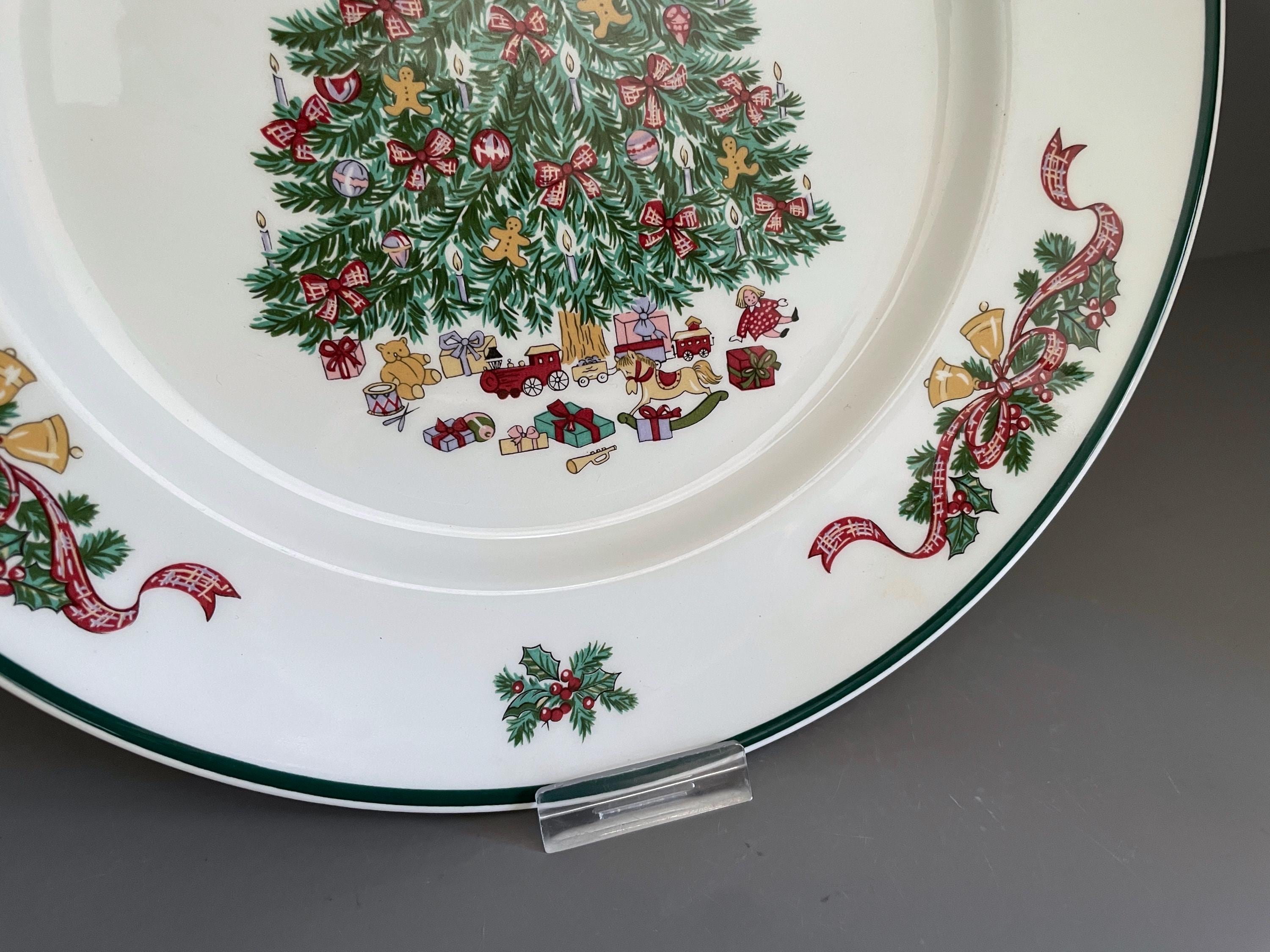 Johnson Bros Victorian Christmas dinner plate decorated with a traditional Christmas tree, toys and presents, c.1990s - 10.25"