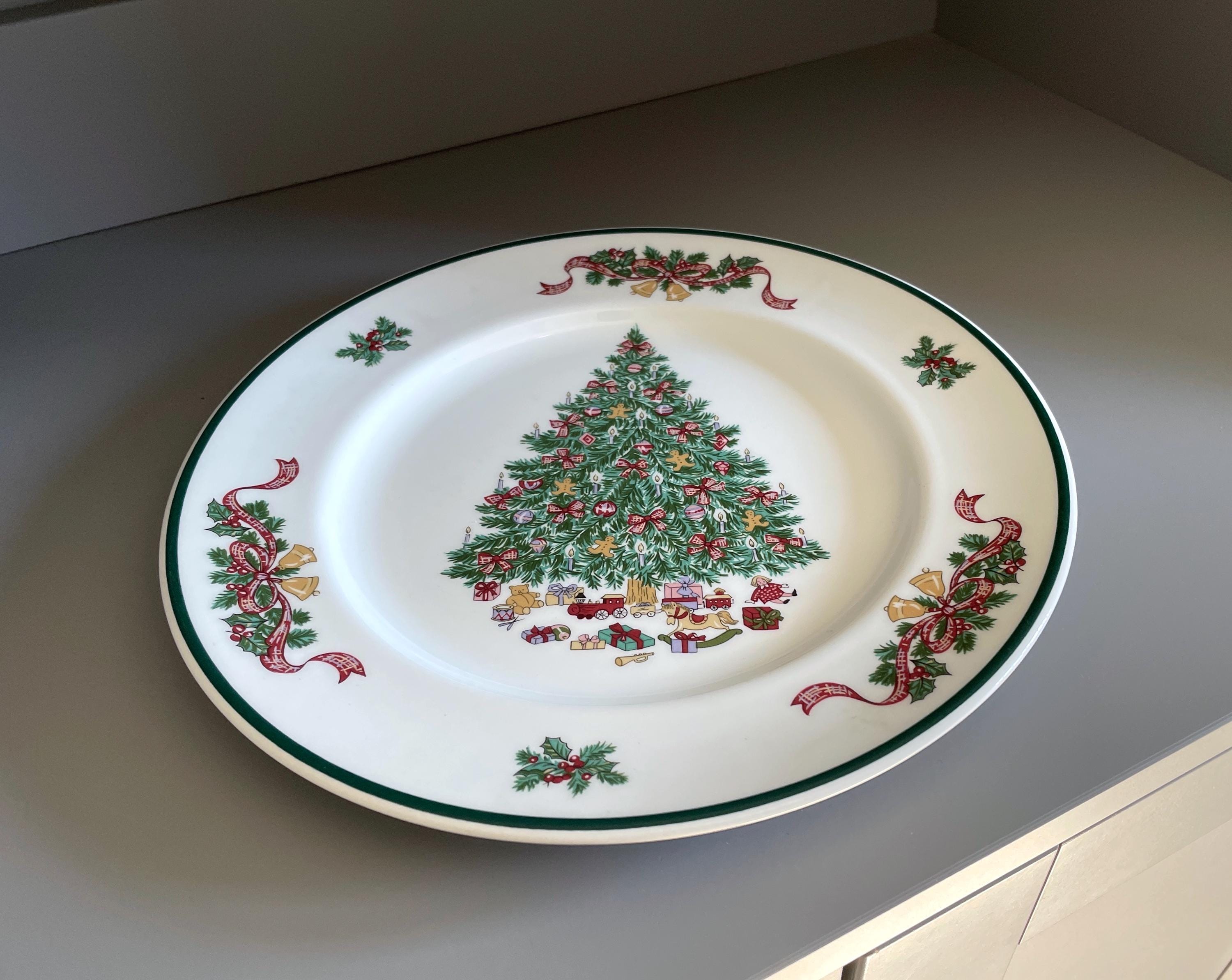 Johnson Bros Victorian Christmas dinner plate decorated with a traditional Christmas tree, toys and presents, c.1990s - 10.25"