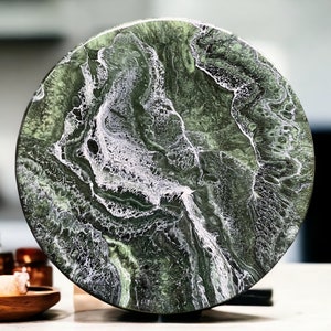 Bandeja giratoria verde XL, diseño de geoda vertida a mano, resina epoxi, regalo de inauguración de la casa, arte funcional, cenas y recepción