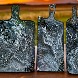 Zwarte epoxyhars kaasplank geode ontwerp, handgemaakte charcuterie display, 3 maten
