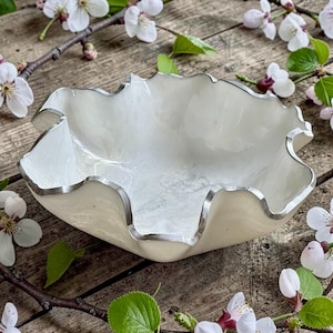 Medium White epoxy resin Geode design Bowl, handmade Decorative Bowl