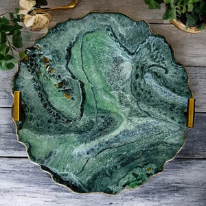 Handmade Green Tray, decorative tray, epoxy serving tray, epoxy art, wedding gift, housewarming gift, geode art, vanity tray.