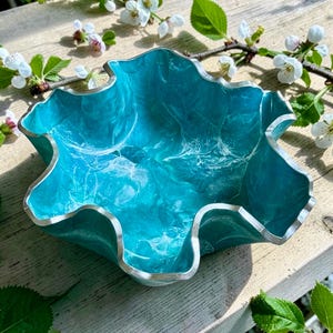 Cuenco con diseño de geoda de resina epoxi de colores oceánicos medianos, cuenco decorativo hecho a mano
