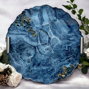 Handmade Blue Tray, decorative tray, epoxy serving tray, epoxy art, wedding gift, housewarming gift, geode art, vanity tray.