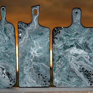Blauwgroen en zilverkleurig epoxyhars kaasplank geode ontwerp, handgemaakte charcuterie display, 3 maten