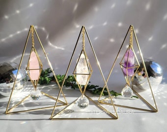Geometric Brass Himmeli Pyramid Crystal Prism Desktop Suncatcher, Crystal Point Pendulum Ornament with Stand, Tabletop Crystal Tower Holder