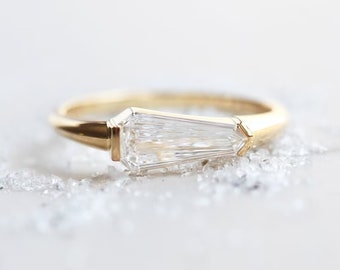 Anillo de propuesta de boda de piedra CZ de corte elegante, anillo solitario de oro amarillo de 14 qt, anillo de compromiso minimalista, anillo de uso diario para ella, regalo de cumpleaños