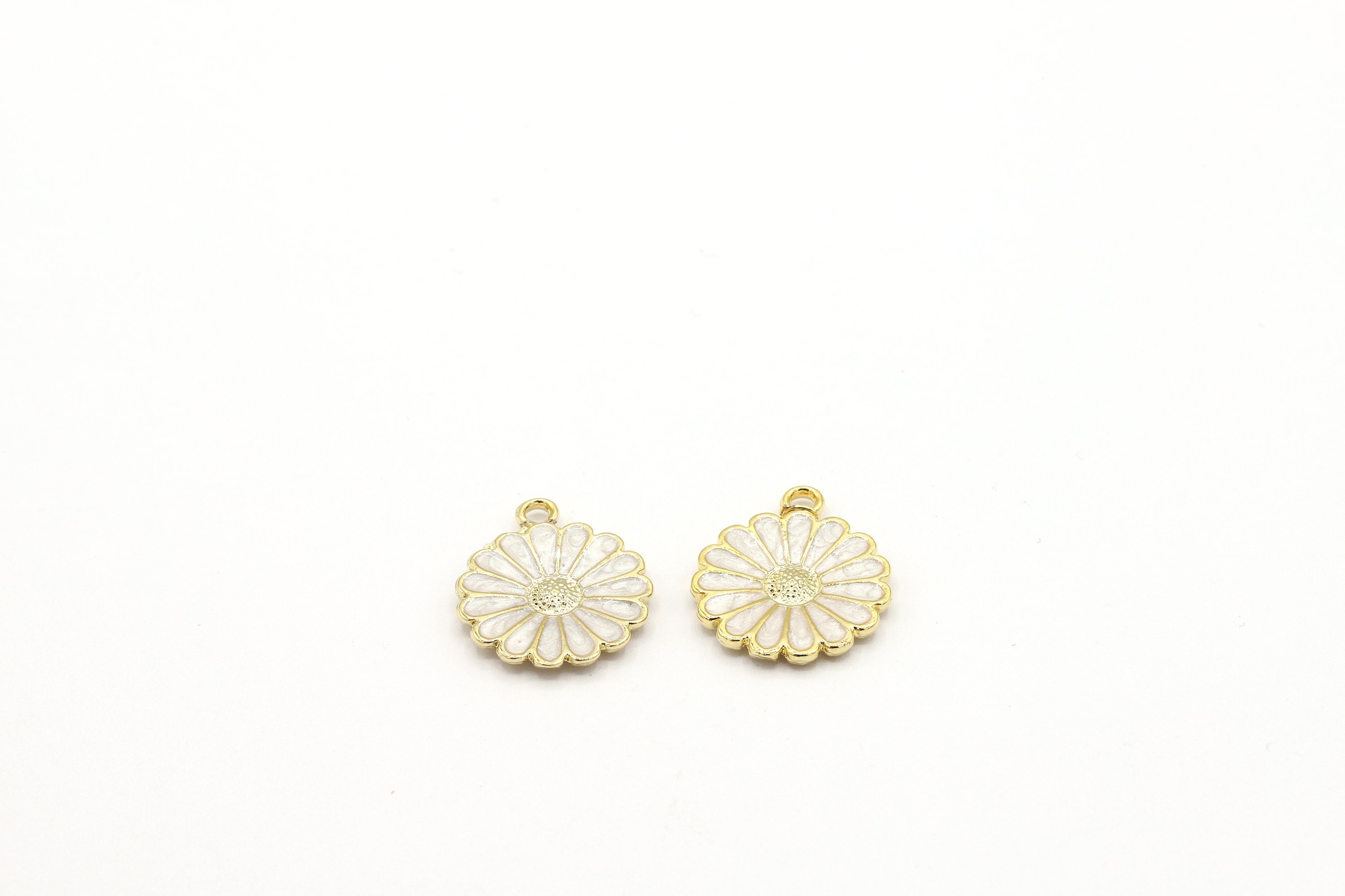 18x21,5mm 24 K Shiny Gold Plated Daisy Charms, Enamel Daisy