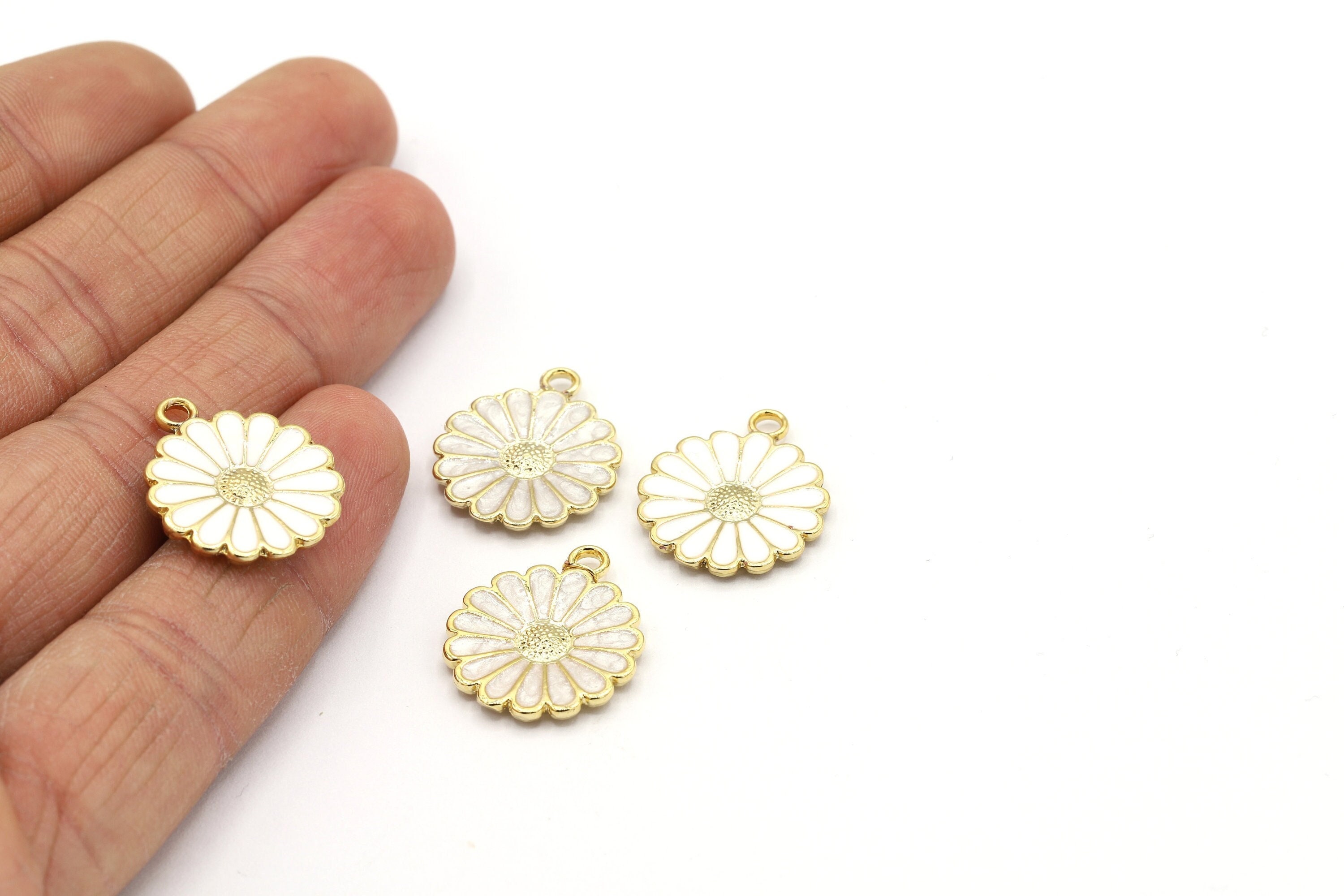 18x21,5mm 24 K Shiny Gold Plated Daisy Charms, Enamel Daisy