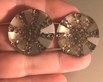 Pendientes vintage de lucita brillante perforados ¡Nuevos!