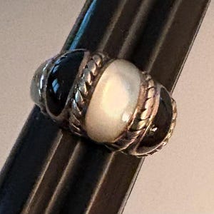Vintage  JC 925 Signed Mother of Pearl Cabochon Black Onyx Sterling Silver Southwestern Ring