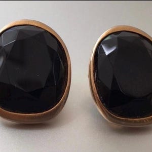 Kenneth Lane Orecchini a clip in vetro sfaccettato nero corvino con oro, firmati Vintage