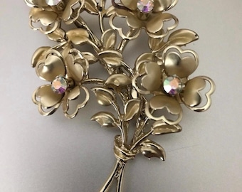 Broche de ramo de flores con diamantes de imitación AB en tono dorado firmado Coro vintage. ¡Grande!