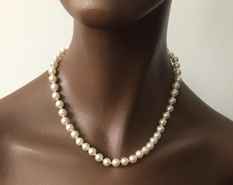 Collar vintage de perlas de una sola hebra anudadas a mano